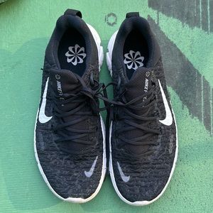 Women’s Nike free tennis shoes size 7.5